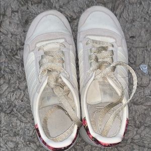 Adidas cream beige sneakers